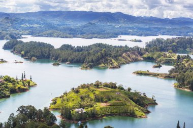 Guatape gölü manzaralı, Kolombiya, Güney Amerika