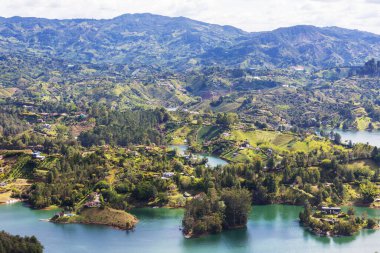 Guatape gölü manzaralı, Kolombiya, Güney Amerika