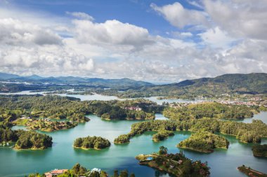 Guatape gölü manzaralı, Kolombiya, Güney Amerika