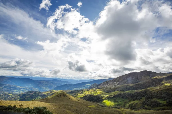 Όμορφα Ψηλά Βουνά Στην Κολομβία — Φωτογραφία Αρχείου
