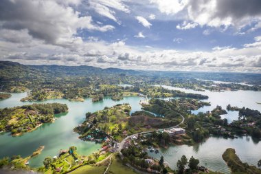 Guatape gölü manzaralı, Kolombiya, Güney Amerika