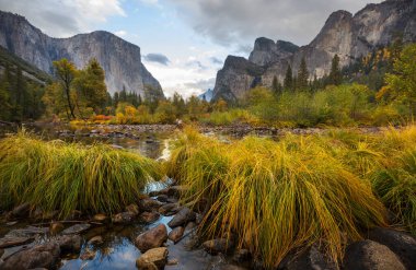 Yosemite Ulusal Parkı, Kaliforniya, ABD 'de güzel bir sonbahar sezonu