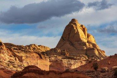 Utah, Capitol Resifi Ulusal Parkı 'ndaki alışılmadık doğal manzaralar.