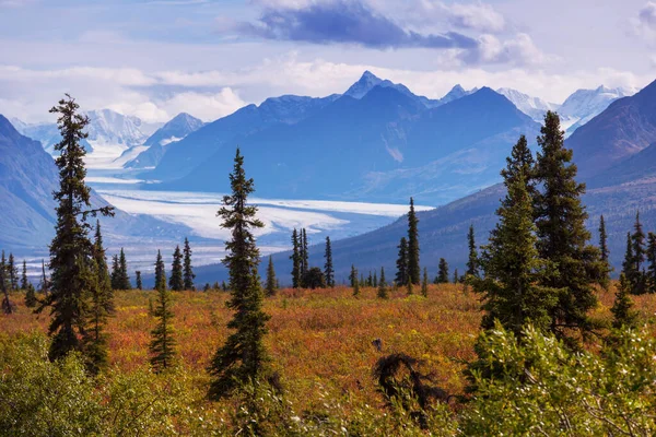 Picturesque Mountains Alaska Autumn Snow Covered Massifs Glaciers Rocky Peaks — Fotografia de Stock