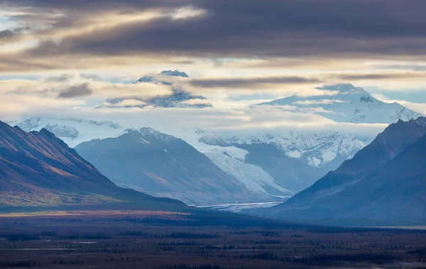 Γραφικά Βουνά Της Αλάσκας Καλοκαίρι Χιονισμένα Βουνά Παγετώνες Και Βραχώδεις — Φωτογραφία Αρχείου