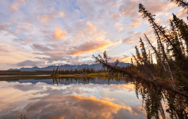 Безтурботний Сцени Гірські Озера Канаді — стокове фото