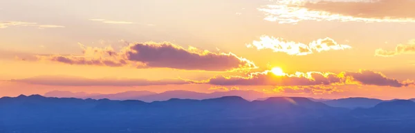 Malerischer Sonnenuntergang Den Bergen Schöner Natürlicher Hintergrund — Stockfoto