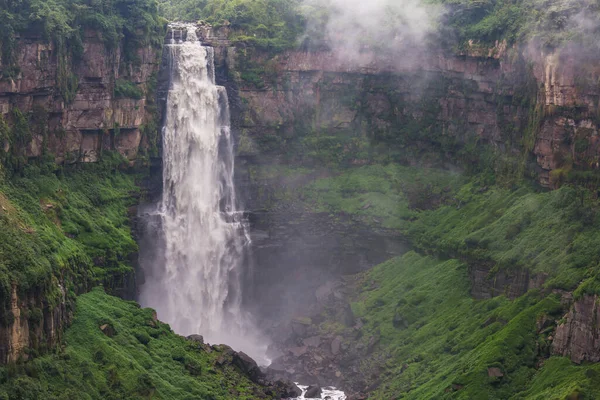 Gyönyörű Vízesés Zöld Dzsungelben Kolumbia Dél Amerika — Stock Fotó