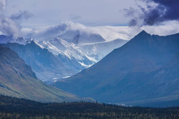 여름에 알래스카의 피카소 눈으로 바위투성이 우리들이 있었다 아름다운 자연적 — 스톡 사진