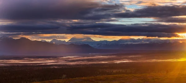 Beautiful High Mountains Alaska United States Amazing Natural Background — Stock Fotó