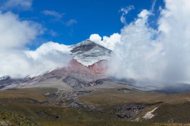 Ekvador, Güney Amerika 'daki güzel Cotopaxi volkanı.