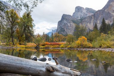 Yosemite Ulusal Parkı, Kaliforniya, ABD 'de güzel bir sonbahar sezonu