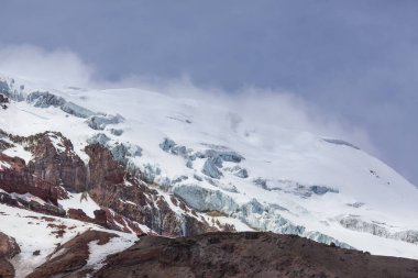 Ekvador, Güney Amerika 'daki en yüksek doruk Chimboraso.