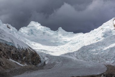 Cordillera Blanca, Peru, Güney Amerika 'daki güzel dağ manzaraları