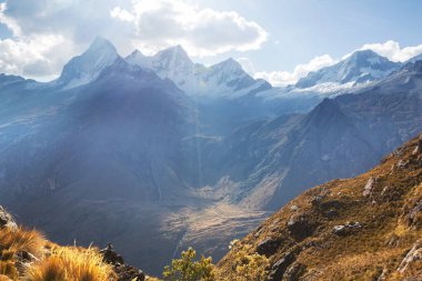Cordillera Blanca, Peru, Güney Amerika 'daki güzel dağ manzaraları