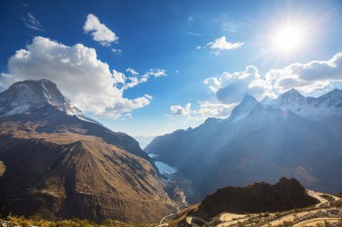 Cordillera Blanca, Peru, Güney Amerika 'daki güzel dağ manzaraları