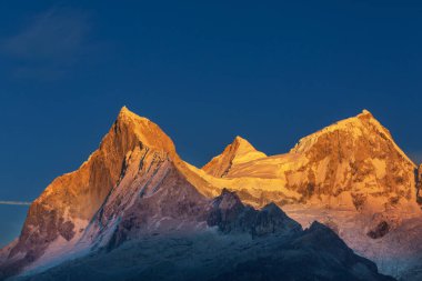 Cordillera Blanca, Peru, Güney Amerika 'daki güzel dağ manzaraları