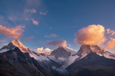 Cordillera Blanca, Peru, Güney Amerika 'daki güzel dağ manzaraları