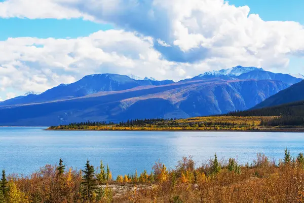 Picturesque Mountains Alaska Autumn Snow Covered Massifs Glaciers Rocky Peaks — 图库照片