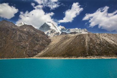 Cordillera Blanca, Peru, Güney Amerika 'daki Paron Gölü.