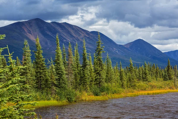 Beautiful High Mountains Alaska United States Amazing Natural Background — Stok fotoğraf