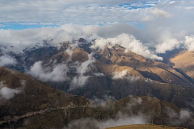 Peru 'daki And Dağları' ndaki (veya Güney Cordilleras 'taki) güzel dağlar