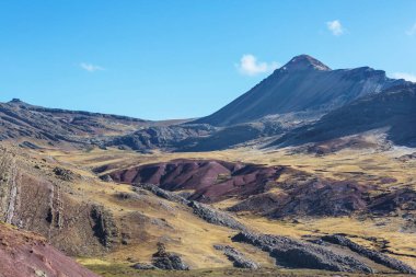 Peru 'daki And Dağları' ndaki (veya Güney Cordilleras 'taki) güzel dağlar