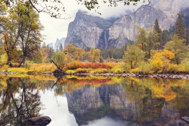 Yosemite Ulusal Parkı, Kaliforniya, ABD 'de güzel bir sonbahar sezonu