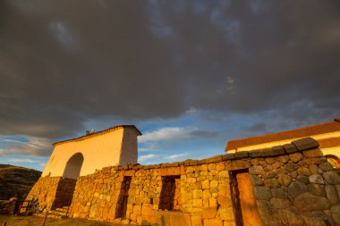 Güney Amerika, Peru 'daki Chinchero Koloni Kilisesi.