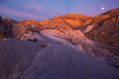 Utah, ABD 'de kumtaşı oluşumları. Güzel Alışılmadık manzaralar.