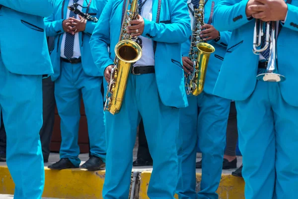 Trumpety Pouličním Karnevalu Peru Jižní Americe — Stock fotografie