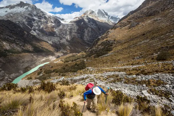Hiker Cordillera Mountains Peru South America — Stock Photo, Image