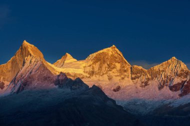 Cordillera Blanca, Peru, Güney Amerika 'daki güzel dağ manzaraları