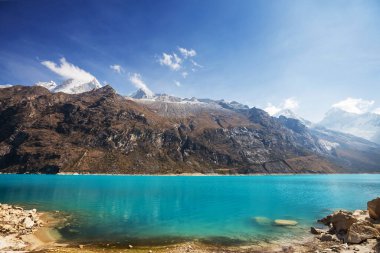 Cordillera Blanca, Peru, Güney Amerika 'daki Paron Gölü.