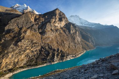 Cordillera Blanca, Peru, Güney Amerika 'daki Paron Gölü.