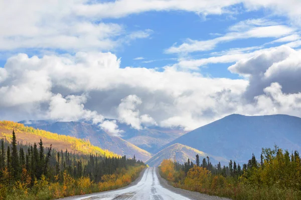 Estrada Montanha Temporada Outono Alasca — Fotografia de Stock