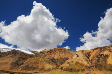 Peru 'daki And Dağları' ndaki (veya Güney Cordilleras 'taki) güzel dağlar