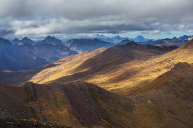 Peru 'daki And Dağları' ndaki (veya Güney Cordilleras 'taki) güzel dağlar