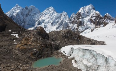 Cordillera Blanca 'da güzel dağlar, Peru, Güney Amerika