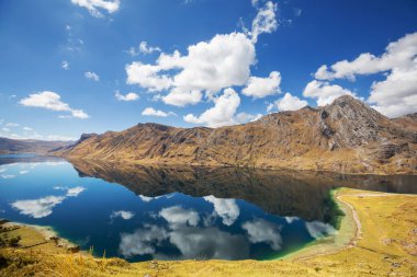 Cordillera Blanca 'da güzel dağlar, Peru, Güney Amerika
