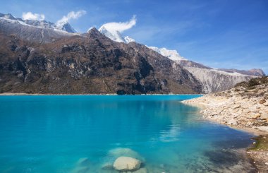 Cordillera Blanca, Peru, Güney Amerika 'daki Paron Gölü.