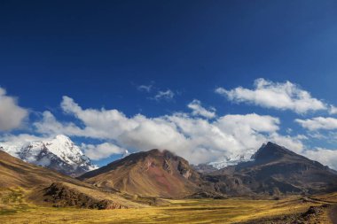 Cordillera Blanca, Peru, Güney Amerika 'daki güzel dağ manzaraları