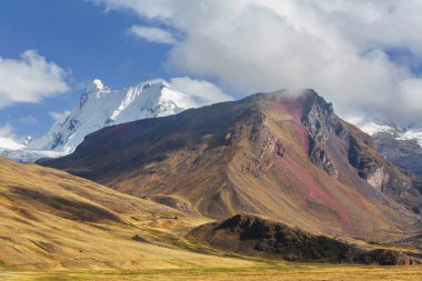 Cordillera Blanca, Peru, Güney Amerika 'daki güzel dağ manzaraları