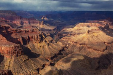 Büyük Kanyon 'un resimli manzaraları, Arizona, ABD. Güzel doğal arka plan. Gün doğumu görünümü.