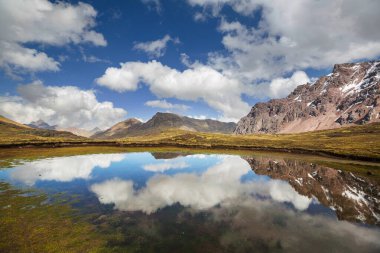 Cordillera Blanca 'da güzel dağlar, Peru, Güney Amerika