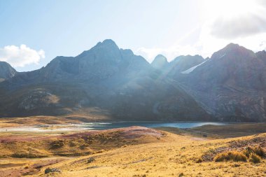 Cordillera Blanca 'da güzel dağlar, Peru, Güney Amerika