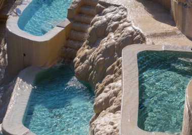 Meksika 'da alışılmadık termal havuzlar Las Grutas De Tolantongo