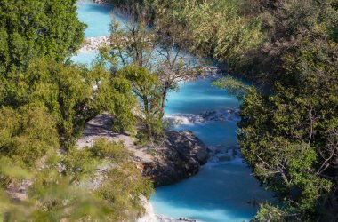 Meksika 'da alışılmadık termal havuzlar Las Grutas De Tolantongo