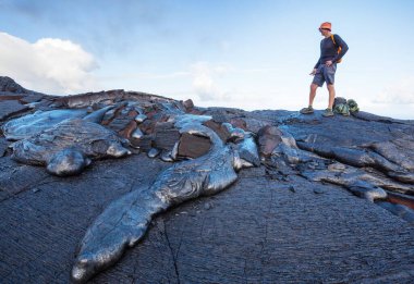 Hawaii, Büyük Ada 'da lav akışında yürüyüş