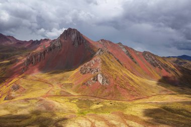 Peru 'daki And Dağları' ndaki (veya Güney Cordilleras 'taki) güzel dağlar